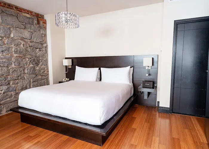 Le PetitHotel Montreal